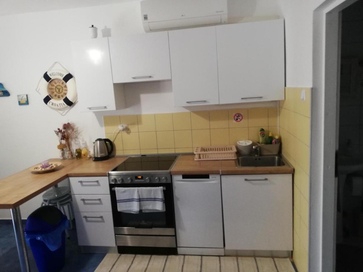 Apartment House Vir-To-All Esterno foto